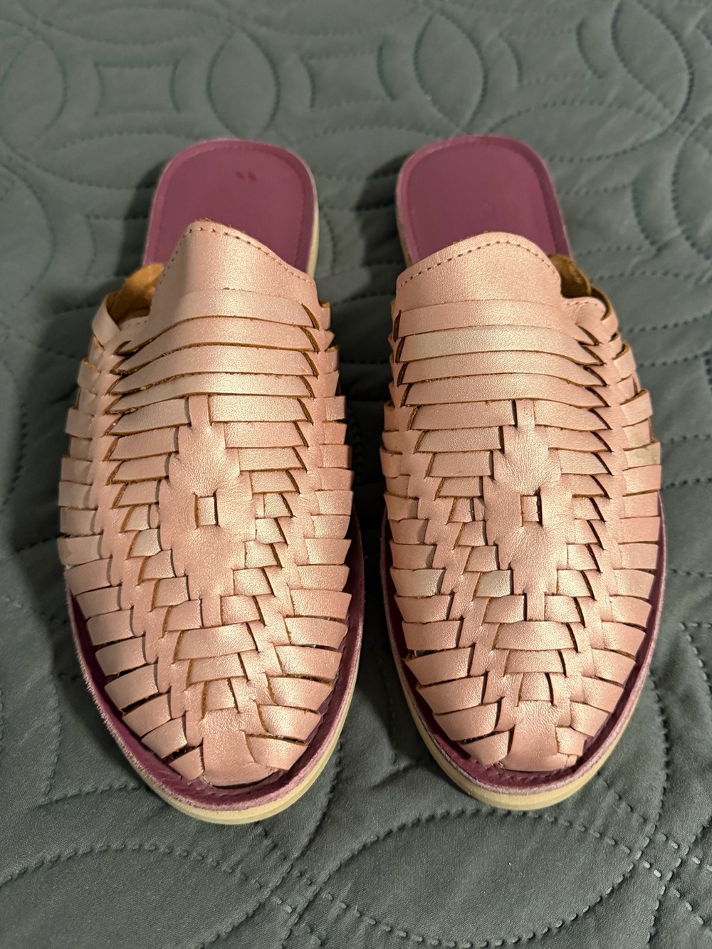 Espíritu:  Rose Quartz Slip On Mules - size 9 EUC